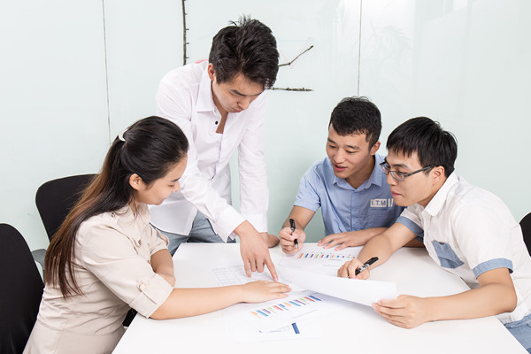 設(shè)計(jì)合理激勵(lì)機(jī)制，激發(fā)員工工作積極性和創(chuàng)新精神