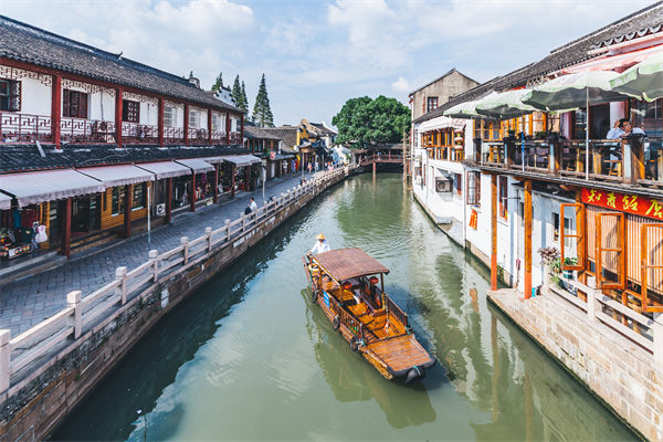 以文化賦能經(jīng)濟社會發(fā)展，企業(yè)營銷管理對此有何啟發(fā)？