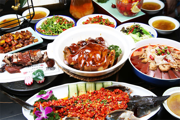 今年擴(kuò)消費(fèi)怎么干？各大企業(yè)如何根據(jù)政策發(fā)力？